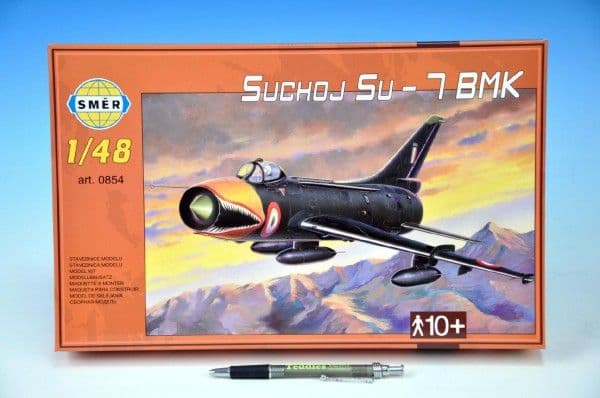 Směr plastikový model letadla ke slepení Suchoj SU-7 BMK slepovací stavebnice letadlo 1:48