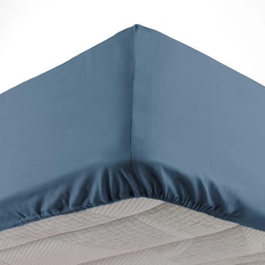 Modré napínacie prestieradlo z mikrovlákna 140x190 cm Oscar – douceur d'intérieur