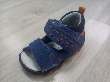 Dětské kožené sandálky Superfit 8-00031-88